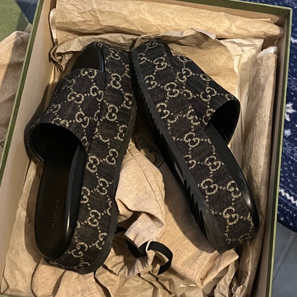 Size 8 in women’s  worn twice - Picture 3 of 5